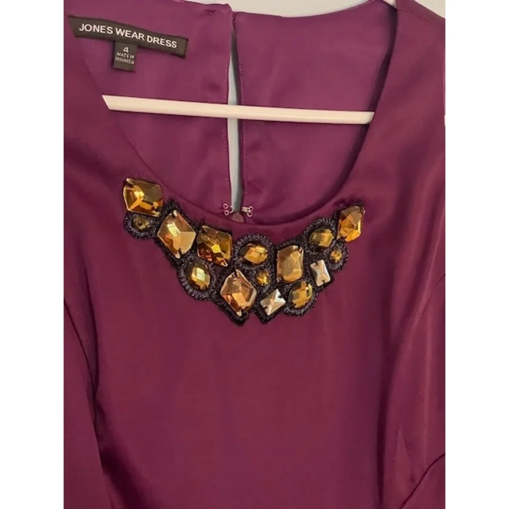 Jones Wear Dress Burgundy Sleeveless Jeweled Neckline Sheath Career Women's - Picture 2 of 5